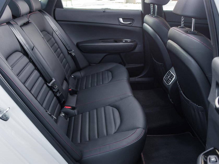 Kia Optima 2019 салон сзади