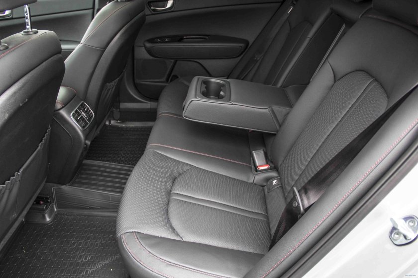 Kia Optima 2021 салон сзади