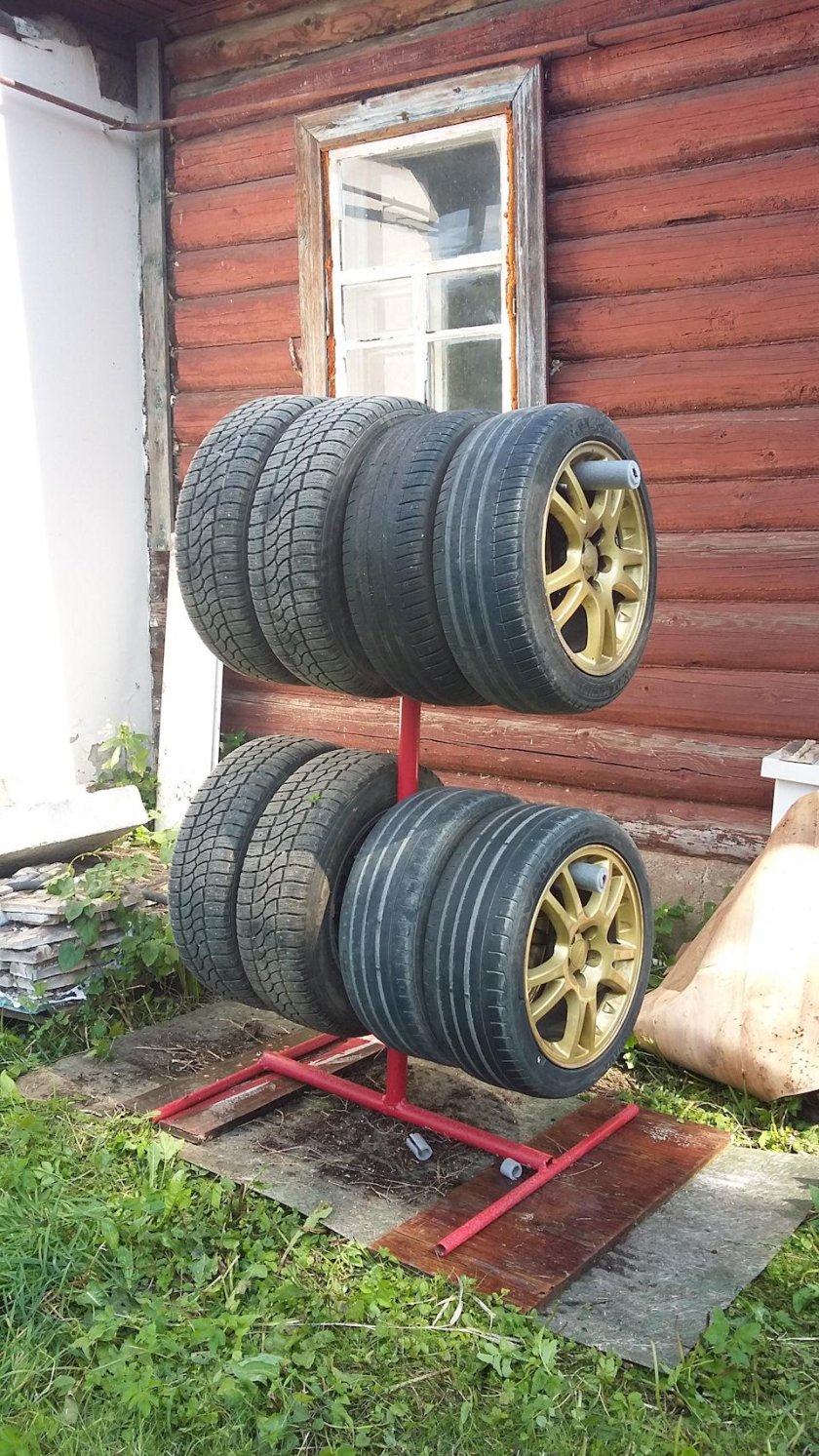 Шины в гараже