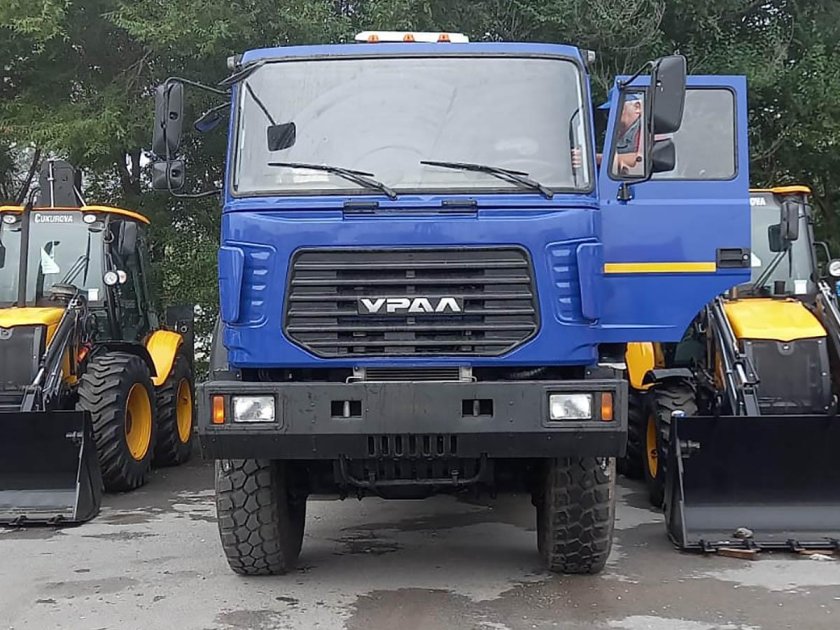 Урал 6370 седельный тягач