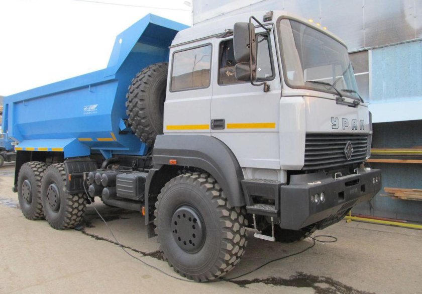 Самосвал Урал 6370-0121