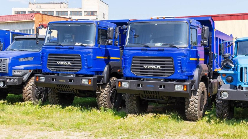 Самосвал Урал 6370-0121