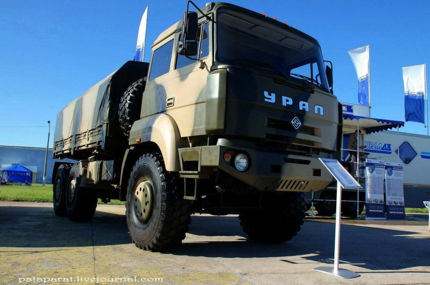 Урал Безкапотник 6370 тягач