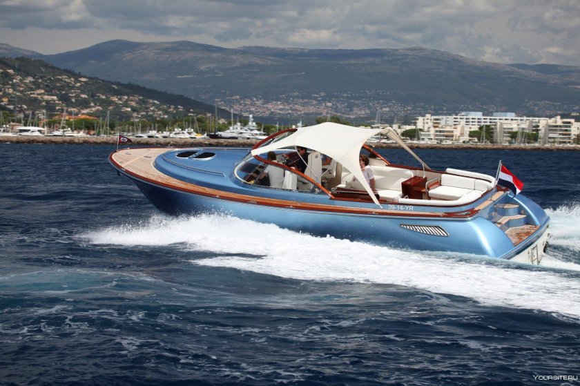 Прогулочная лодка