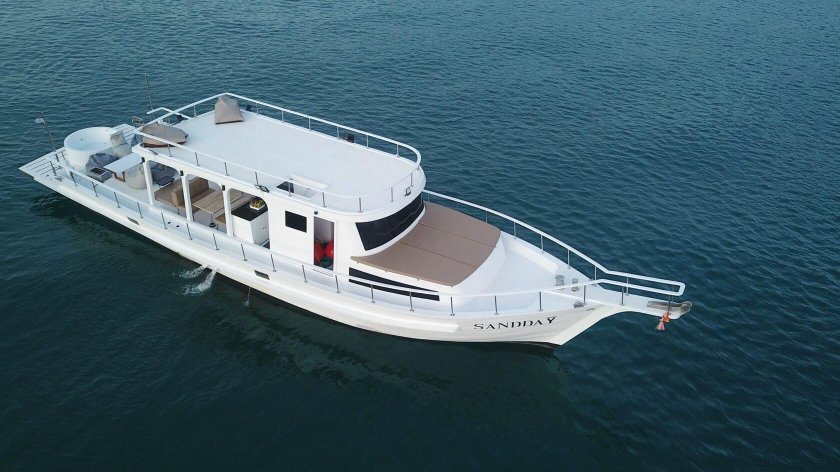 Катер прогулочный