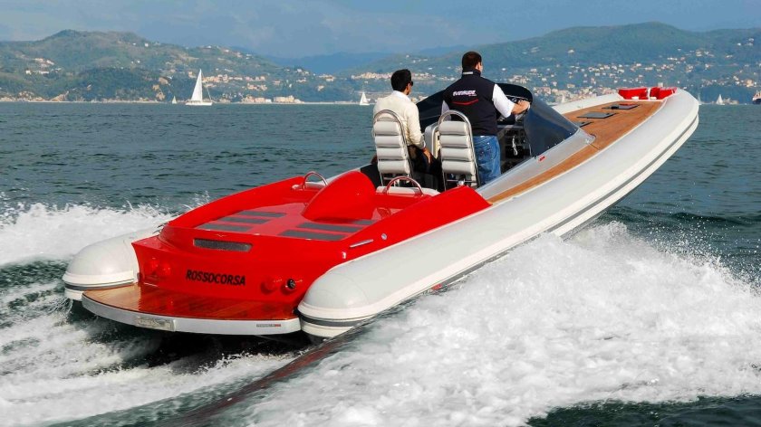 Лодка Феррари моторная