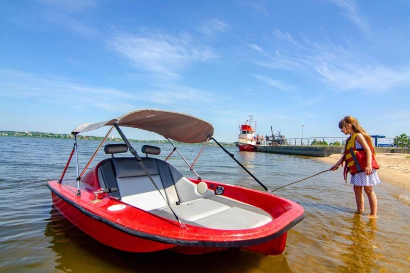 Прогулочная лодка