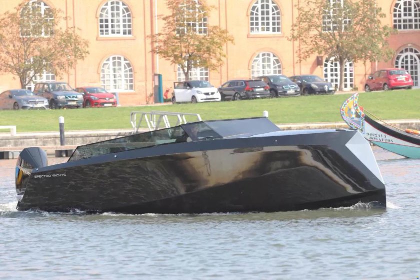 Катер van dutch pmi