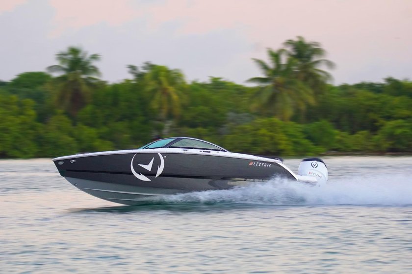 Катер Brabus Shadow 900