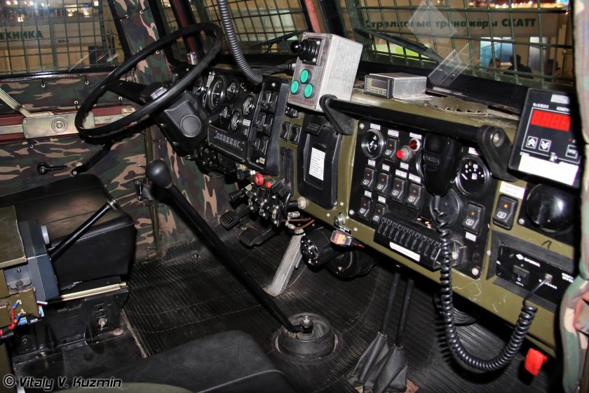 Урал 4320 салон кабины