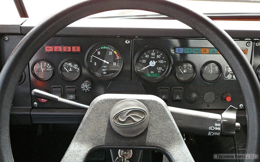 КРАЗ 260 приборная панель