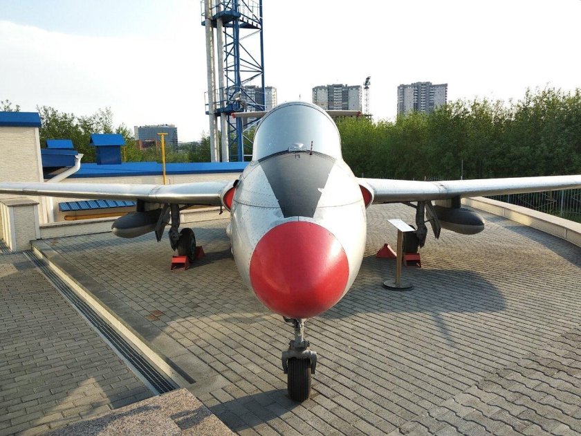 Самолет Aero l-29 Delfin