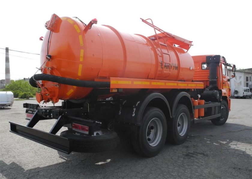 Вакуумная машина для откачки канализации