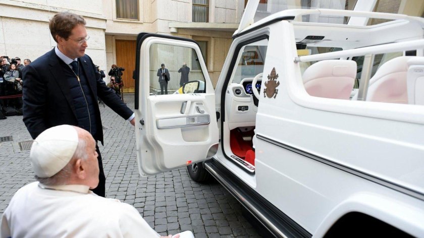 Автомобиль папы римского