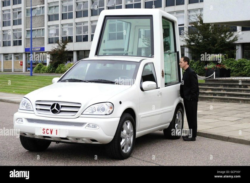 Папамобиль папы Римского