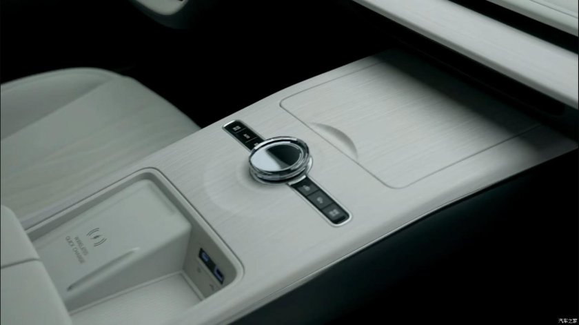 Джили галакси е8