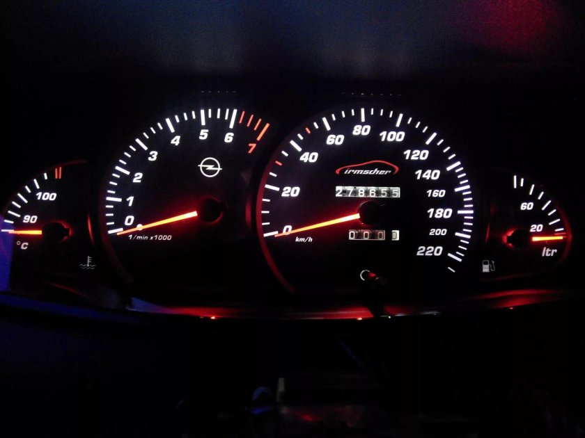 Opel Omega приборная панель