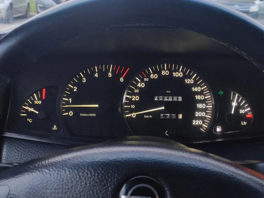 Opel Omega панель приборов 2.2