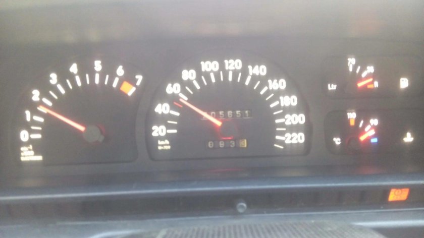 Стрелка топлива стала показывать что хочет Opel Omega b