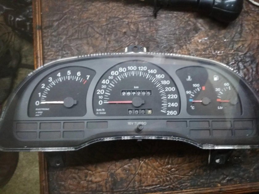 Opel Calibra приборная панель