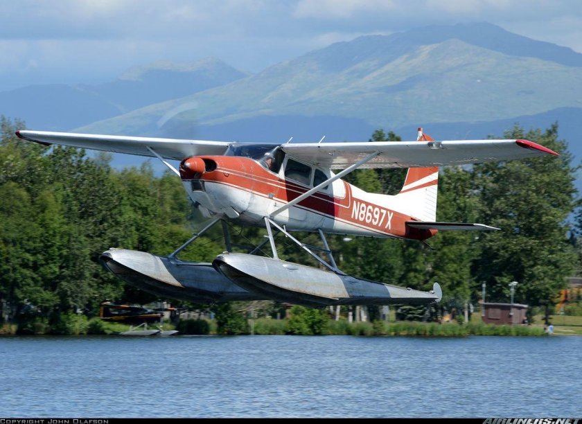 Cessna 180 гидросамолет