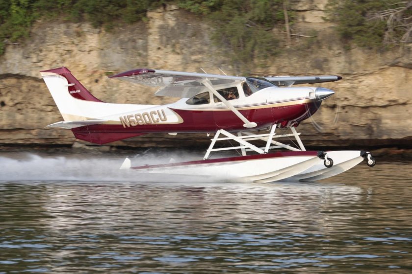 Cessna 182 амфибия