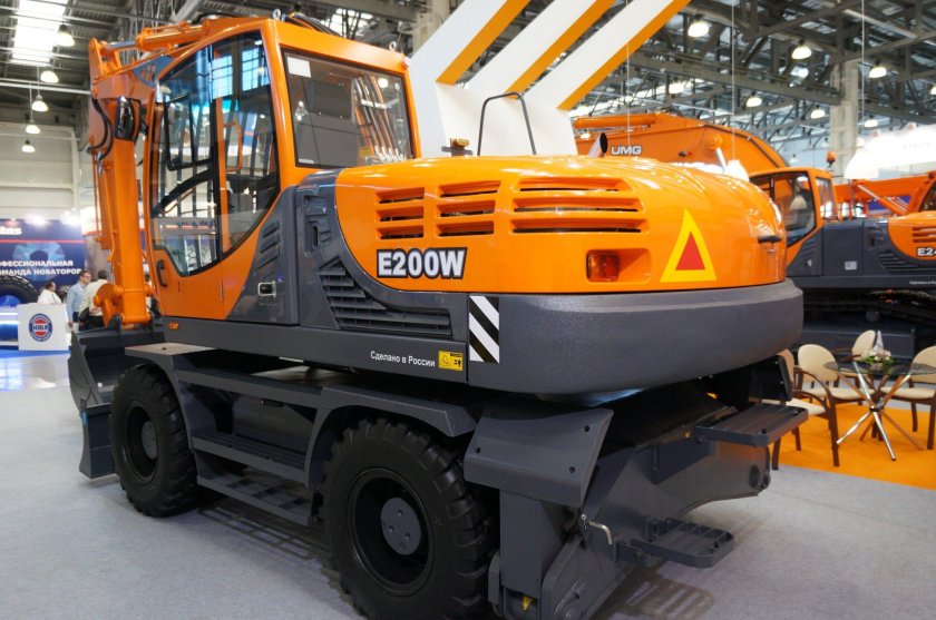 Экскаватор UMG e200w