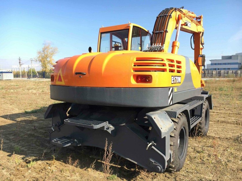 Колесный экскаватор эксмаш