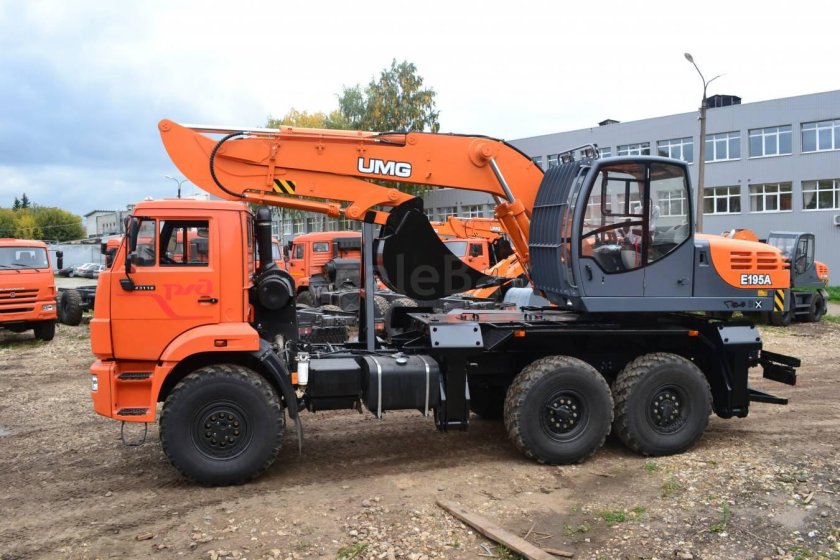 Экскаватор на автомобильном ходу КАМАЗ-43118 e195а