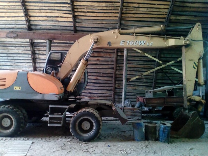 Экскаватор Эксмаш e160w
