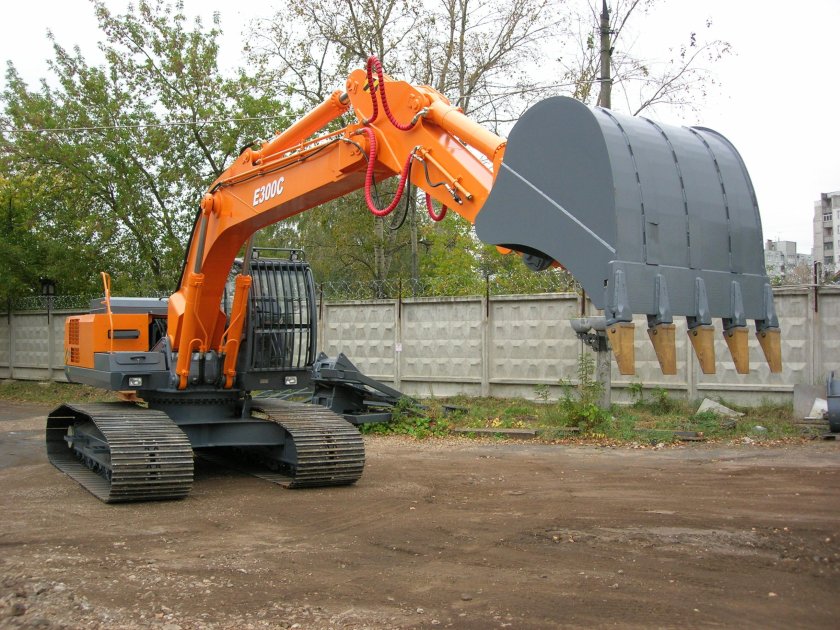Экскаватор UMG e300c