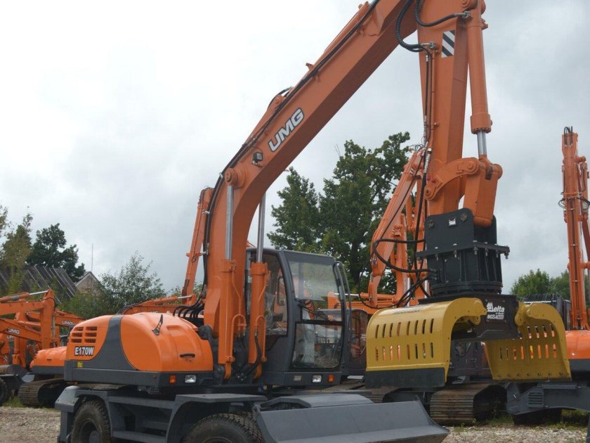 Экскаватор UMG e170w