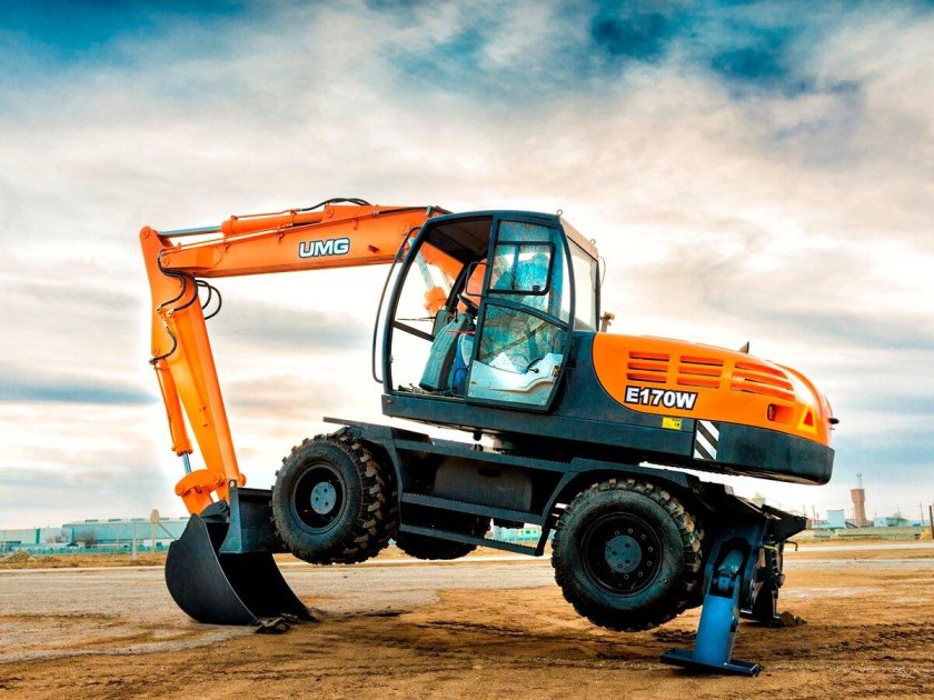 Экскаватор UMG e170w