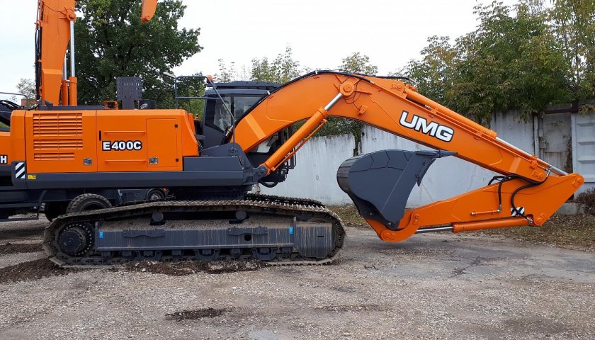 Экскаватор UMG e200w