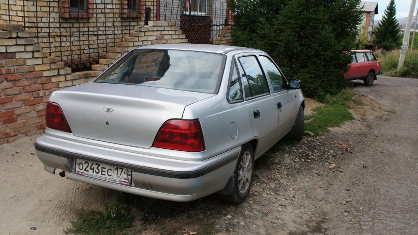 Nexia 100 сзади