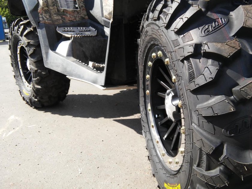 BRP Outlander 1000 на шинах Blackwater 30x10
