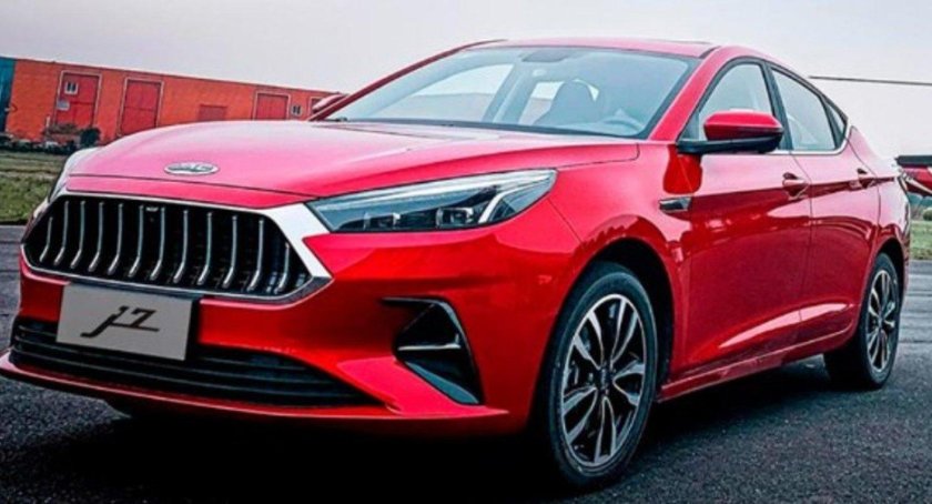 Китайский седан JAC j7