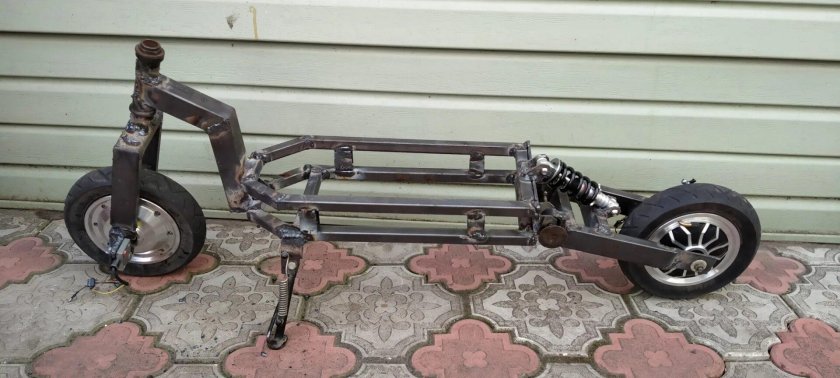 Задний маятник электросамоката Scooter