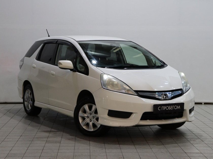 Хонда фит шаттл гибрид 2012 белый