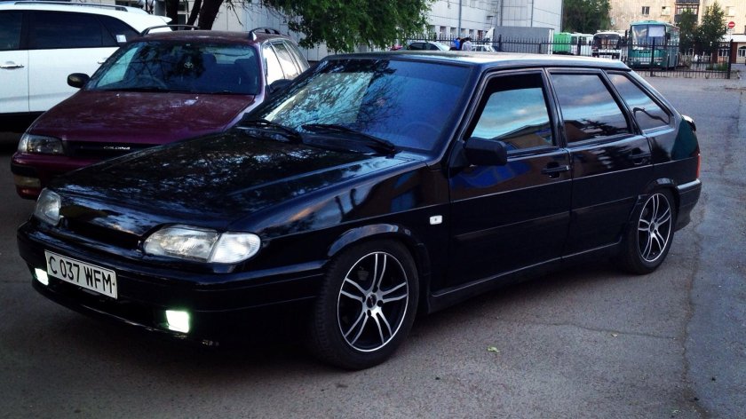 Черная ваз 2114