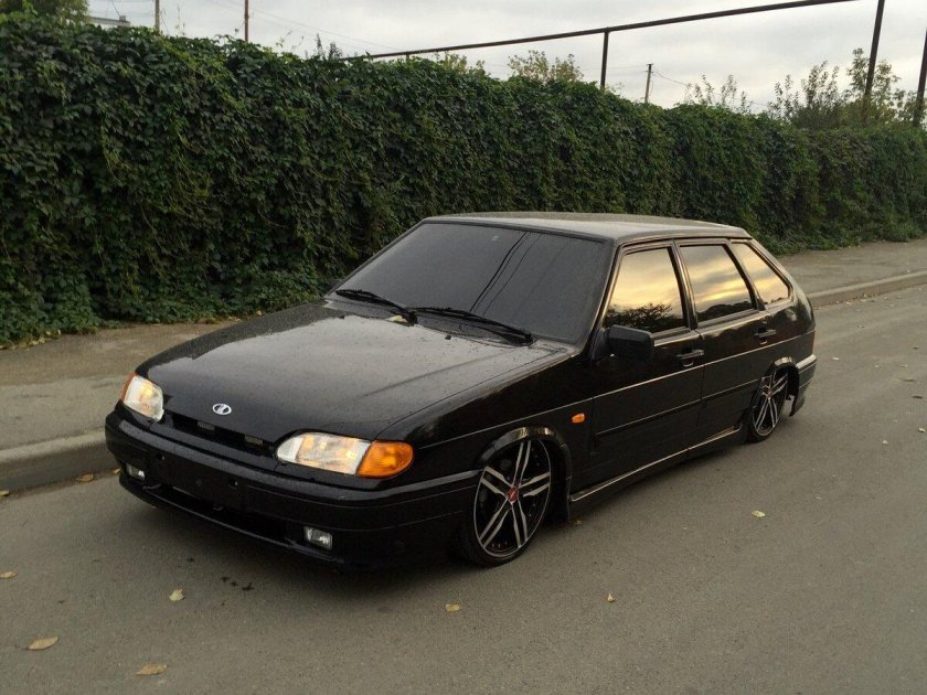 Черная ваз 2114