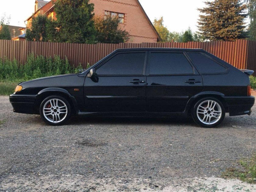 Черная ваз 2114