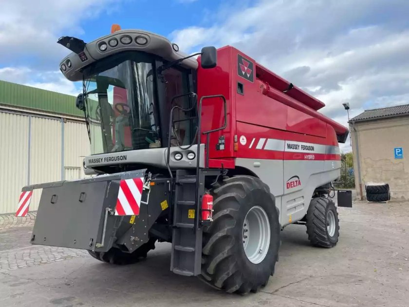 Зерноуборочный комбайн Massey Ferguson