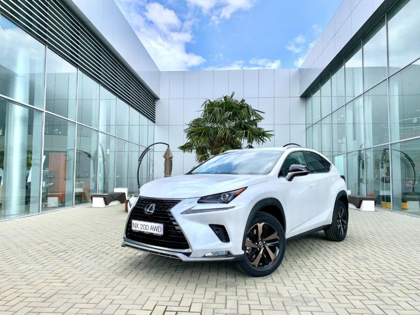 Лексус НХ 200 Блэк Вижен 2021
