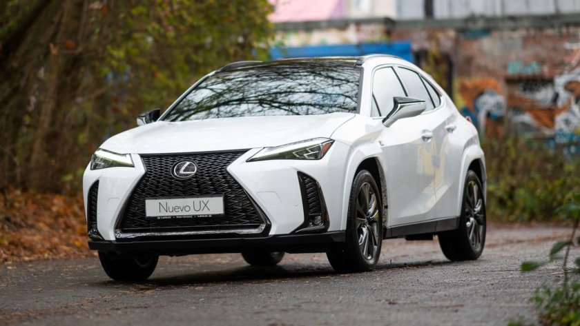 Лексус мини кроссовер