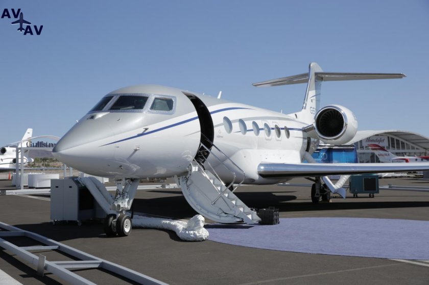 Самолет бизнес Джет