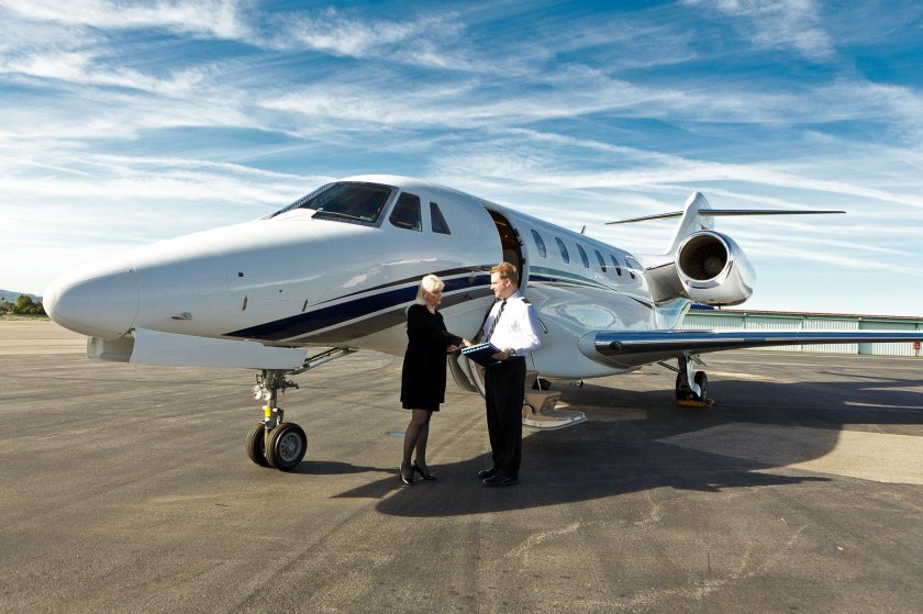 Джет самолет