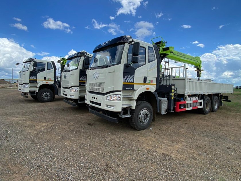 Грузовики и спецтехника