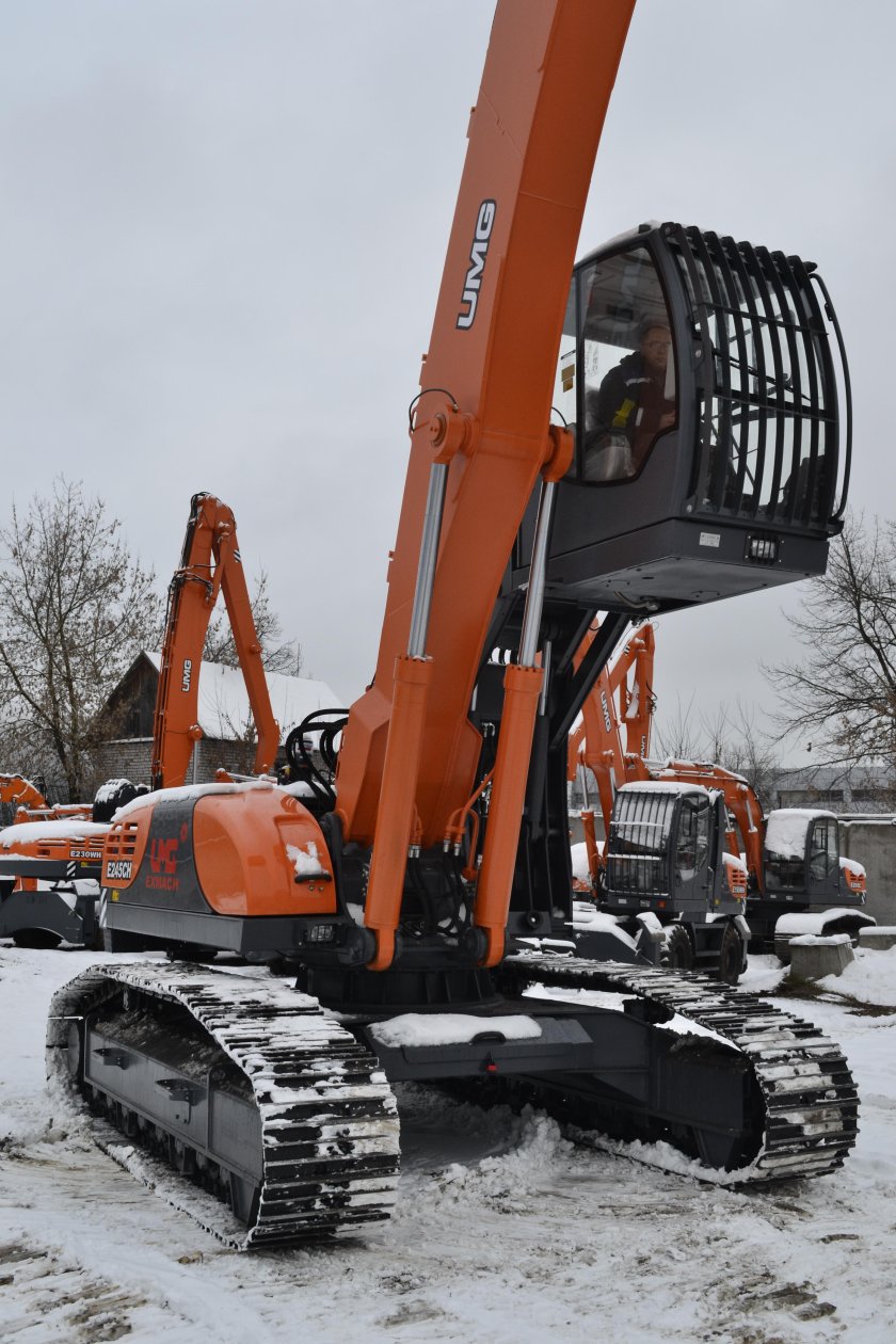 Экскаватор UMG гусеничный устройство