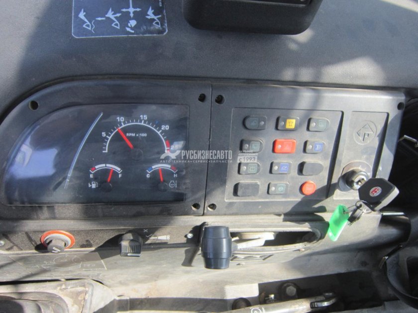 Панель управления Терекс 825